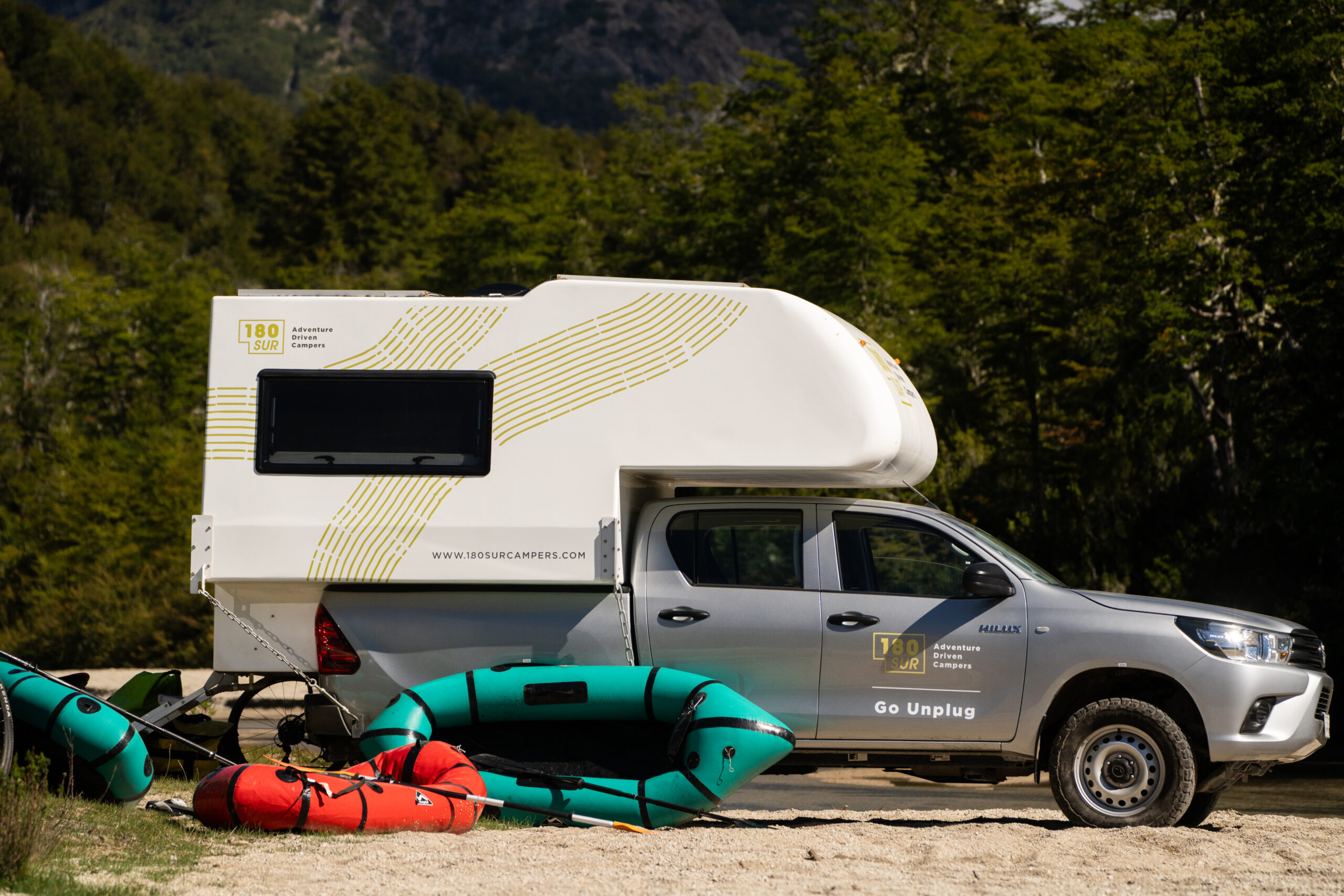 14. 180 Sur Campers Rental - Duaron Zion (quest) camper 4x4 - exterior.jpg