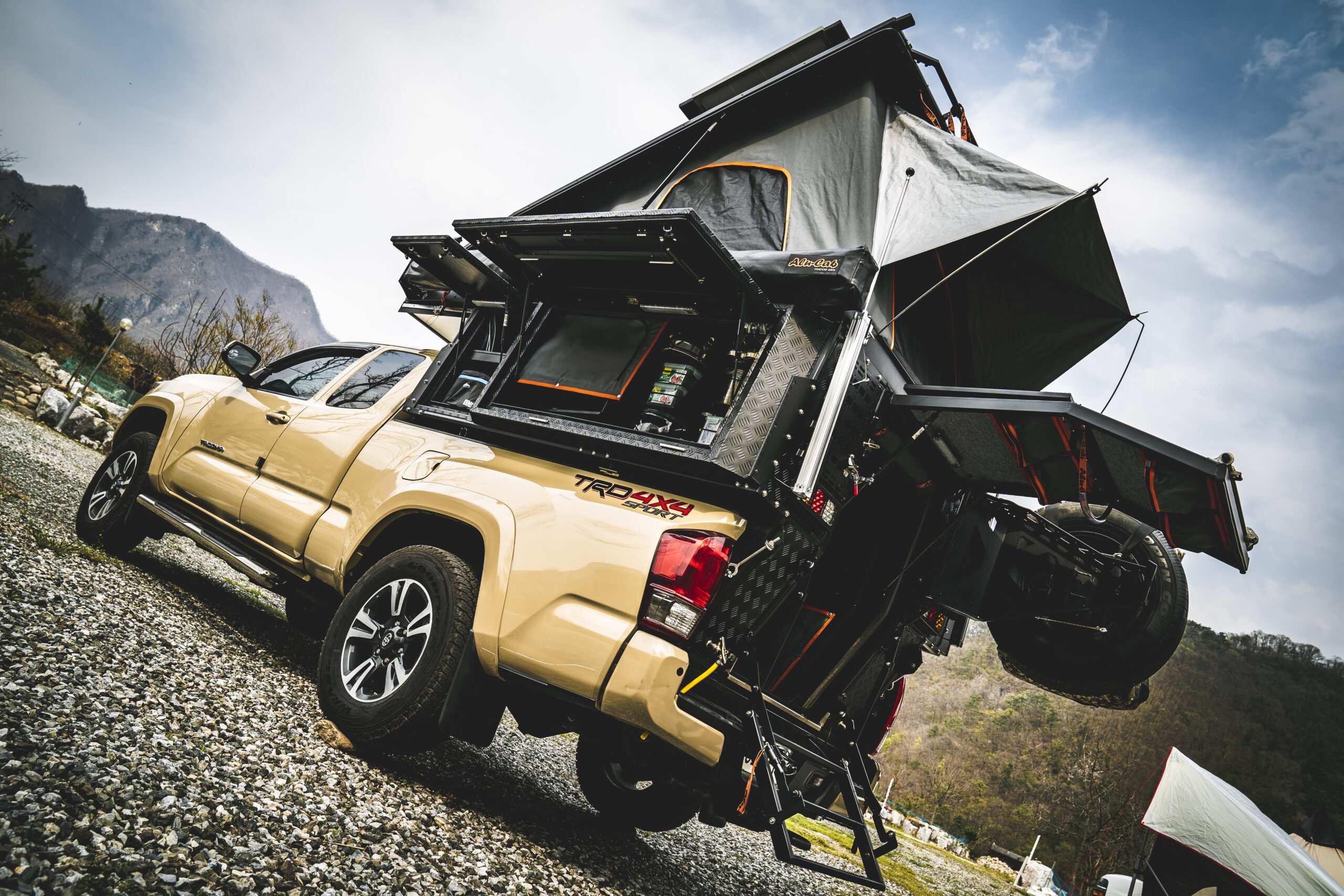 2. Khaya Camper Alu-Cab - Exterior.