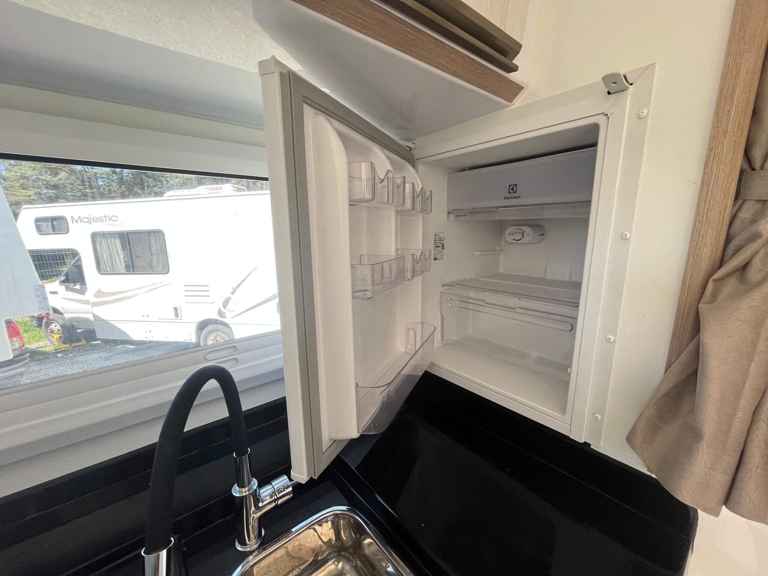11. 180 Sur Campers Rental - Duaron Roam (king) camper 4x4 - interior - kitchen - fridge