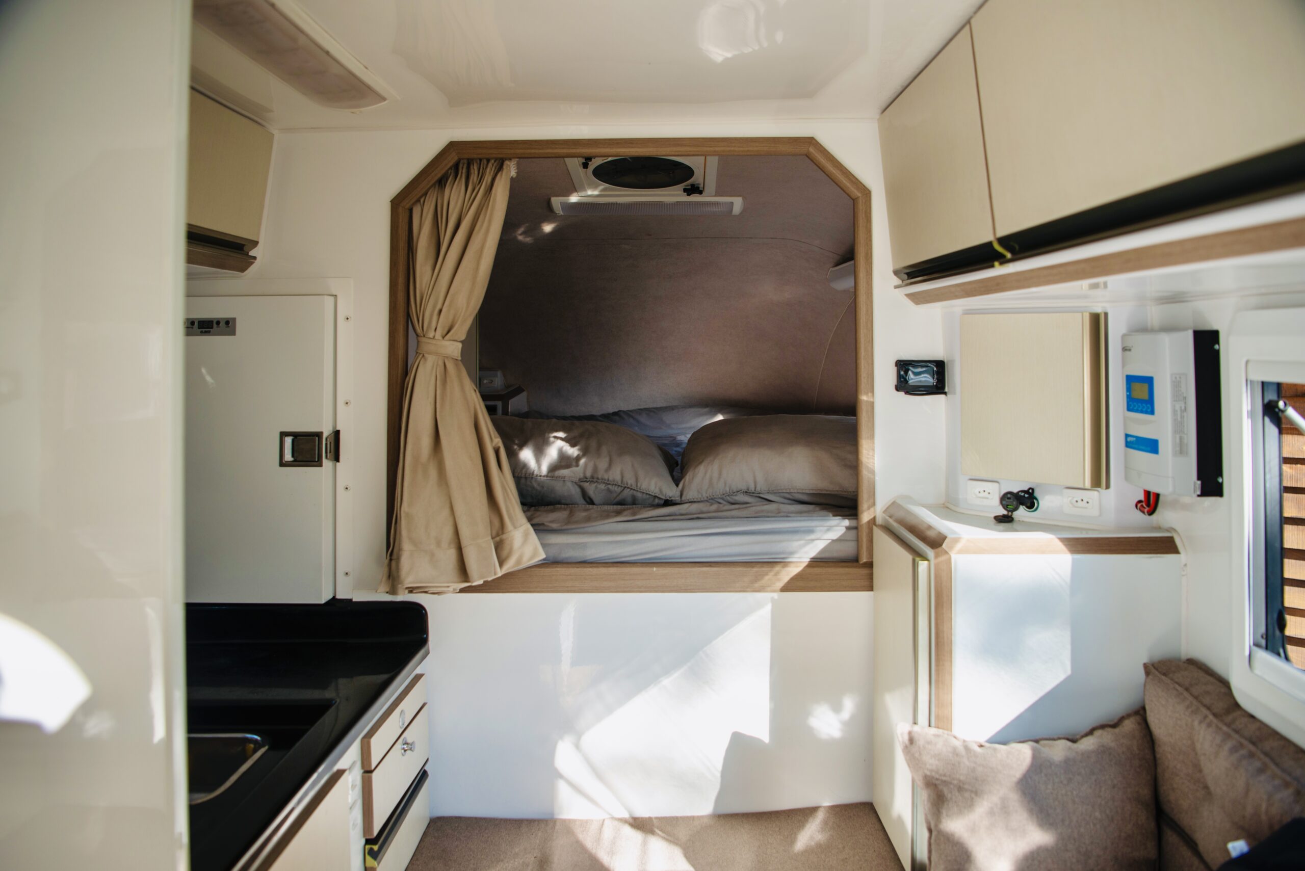 4. 180 Sur Campers Rental - Duaron Roam camper 4x4 - interior - bedroom king