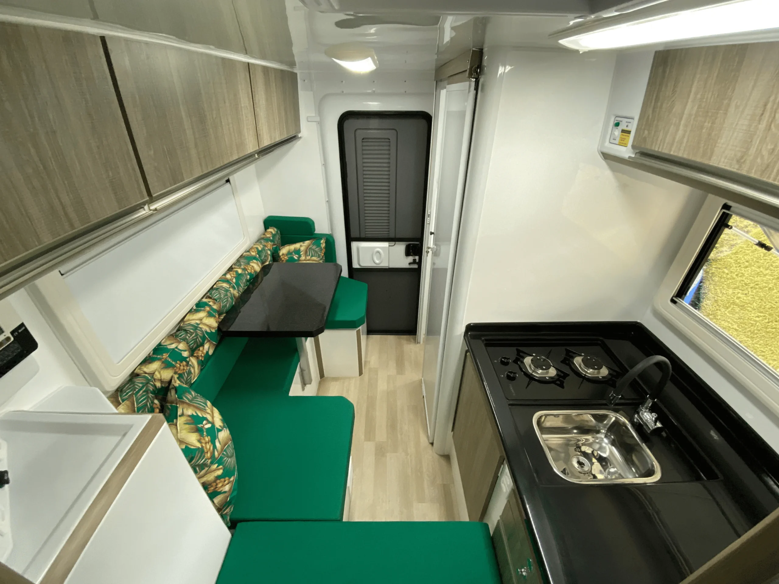 4.Cozinha-Camper-Super-King-Duaron-2-scaled