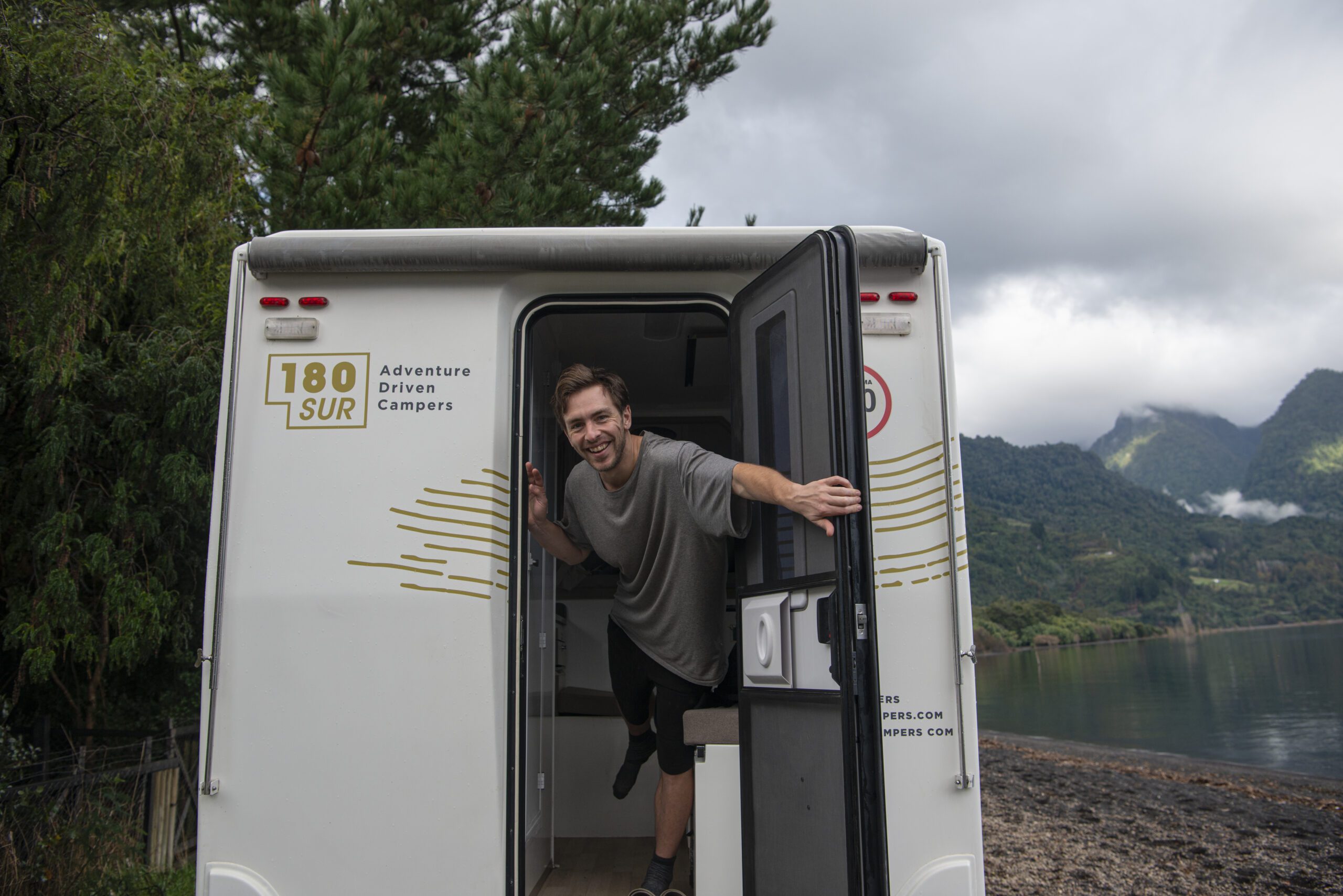 6. 5.180 Sur Campers Rental - Duaron Roam camper 4x4 - exterior outdoor