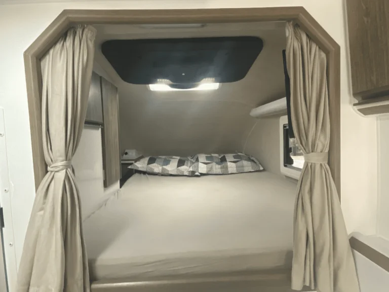 6.Quarto-Camper-Super-King-Duaron-4-768x576-1
